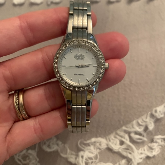 Women’s Fossil watch - Picture 2 of 3